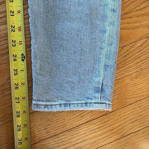 H & M Ultra high waist light wash button fly mom‎ jeans size 6 - Picture 10 of 10